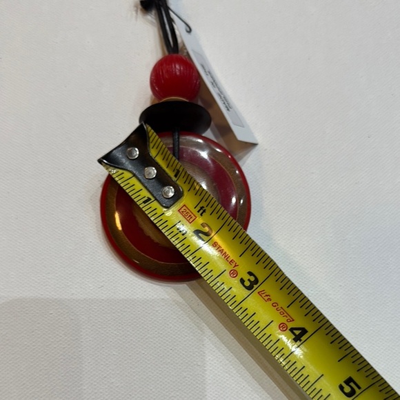 Elegant Red Swirl Pendant Necklace - Picture 5 of 9